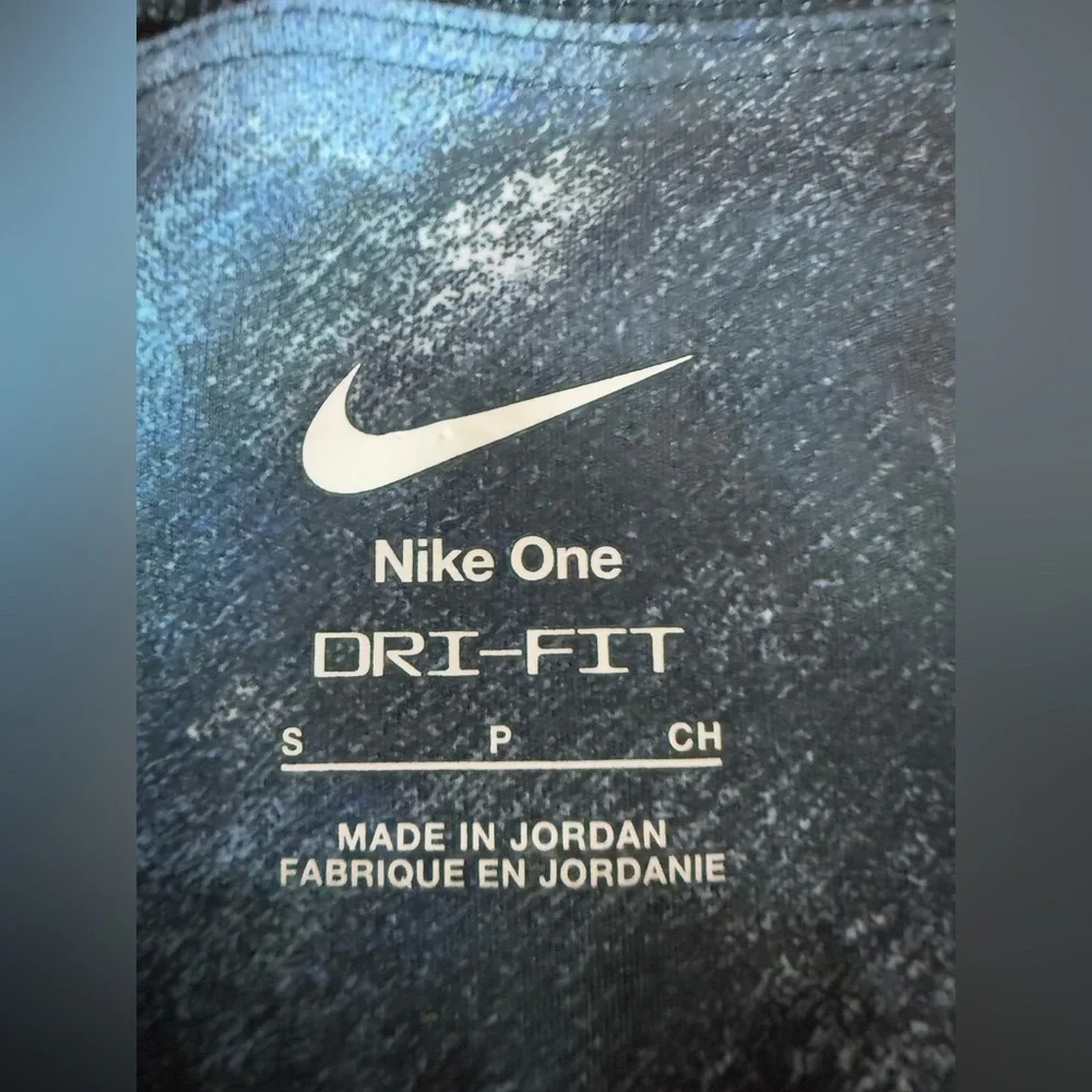 Nike Therma-FIT One. Women's High-Waisted 7/8 Leggings. Blues. Size Small.